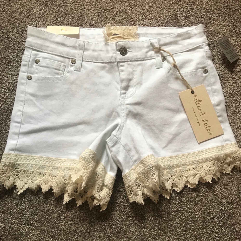 NWT lace bottom alterd state denim shorts